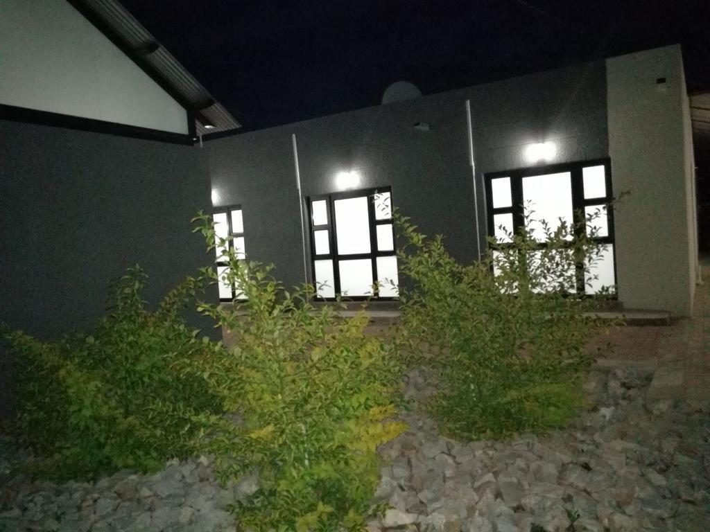 Tsumeb Guesthouse Kamho Extérieur photo