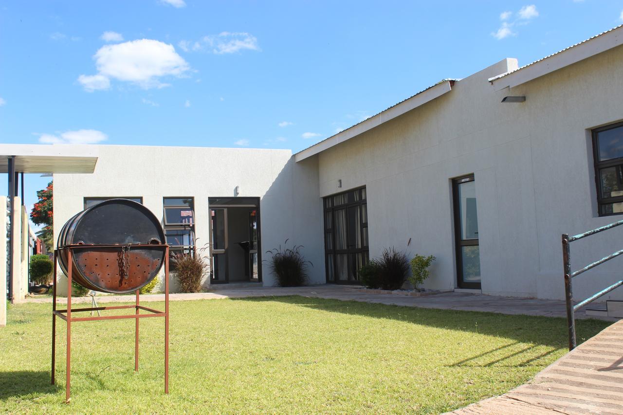 Tsumeb Guesthouse Kamho Extérieur photo