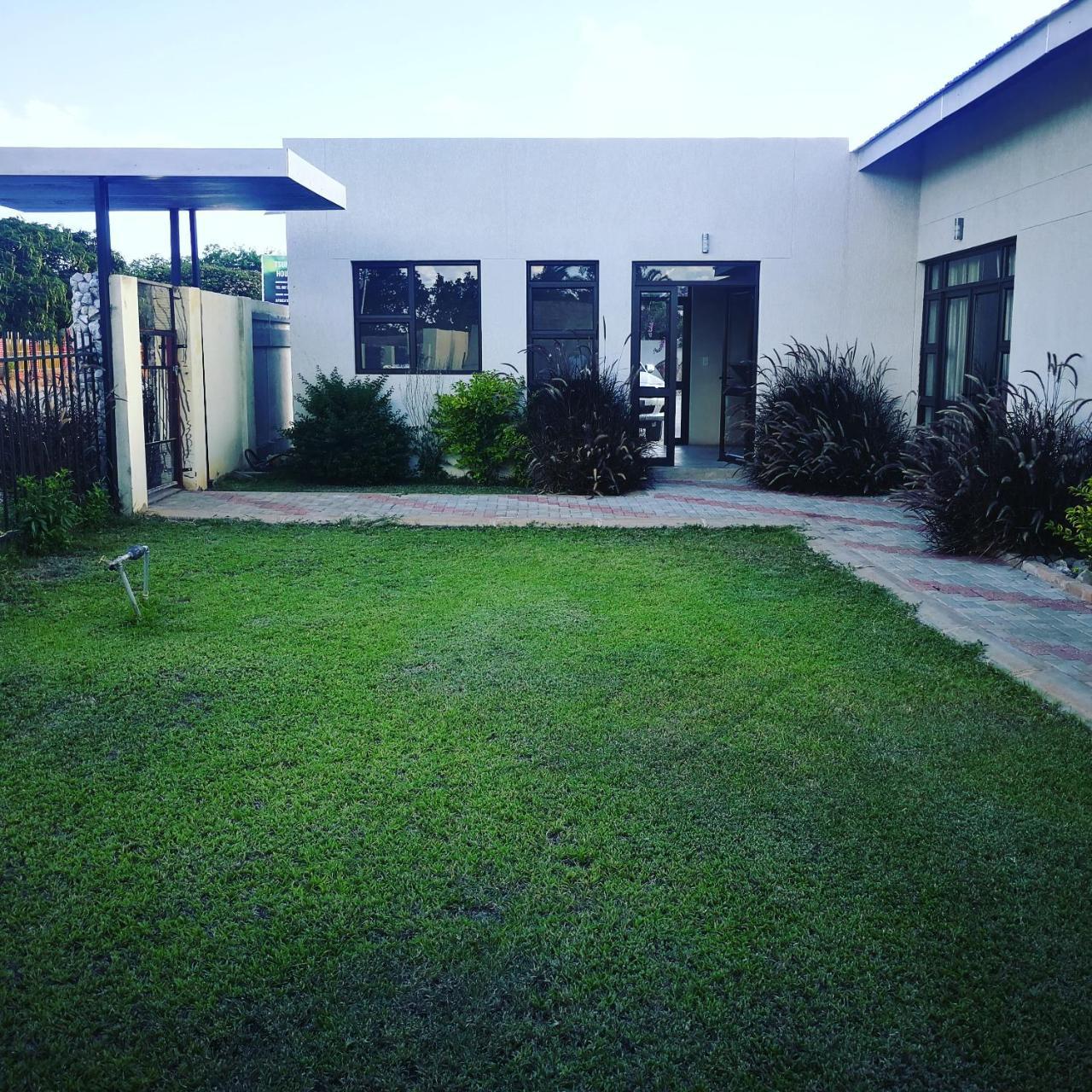 Tsumeb Guesthouse Kamho Extérieur photo